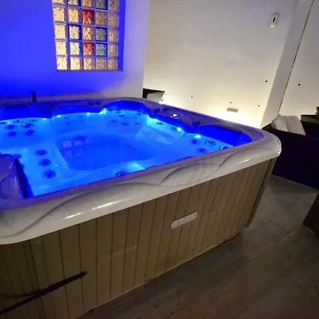 Villa Modern With Heated Pool, Jacuzzi, Sauna, Sleeps 10 *