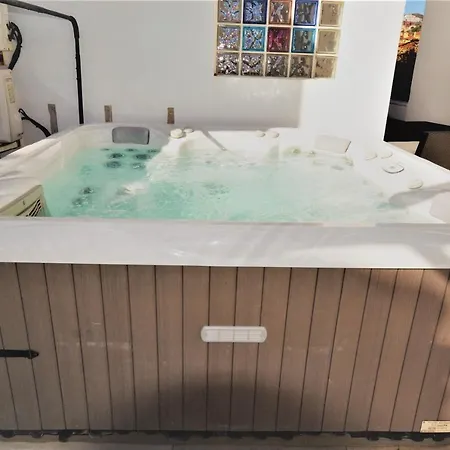 Villa Modern With Heated Pool, Jacuzzi, Sauna, Sleeps 10 *