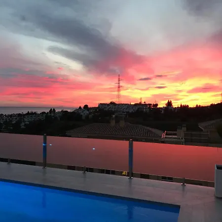 Modern With Heated Pool, Jacuzzi, Sauna, Sleeps 10 Villa