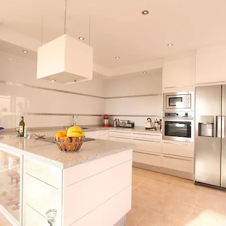 Modern With Heated Pool, Jacuzzi, Sauna, Sleeps 10 Villa Sitio de Calahonda