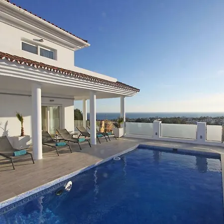 Modern With Heated Pool, Jacuzzi, Sauna, Sleeps 10 Villa *