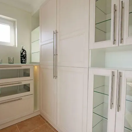 Modern With Heated Pool, Jacuzzi, Sauna, Sleeps 10 *