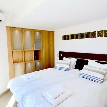 Villa Modern With Heated Pool, Jacuzzi, Sauna, Sleeps 10 Sitio de Calahonda