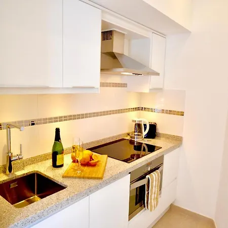Modern With Heated Pool, Jacuzzi, Sauna, Sleeps 10 *